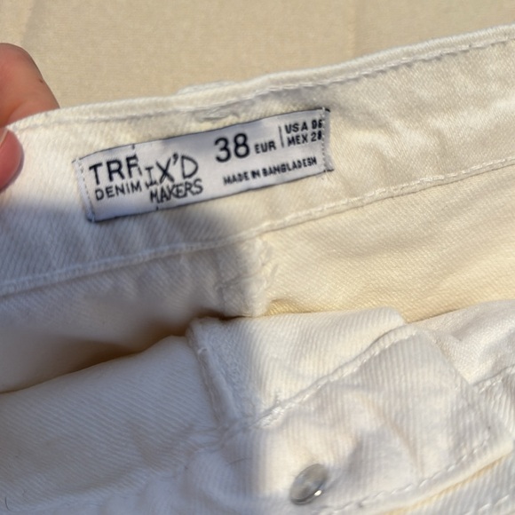 Zara denim skort distressed size 06 - Picture 2 of 4